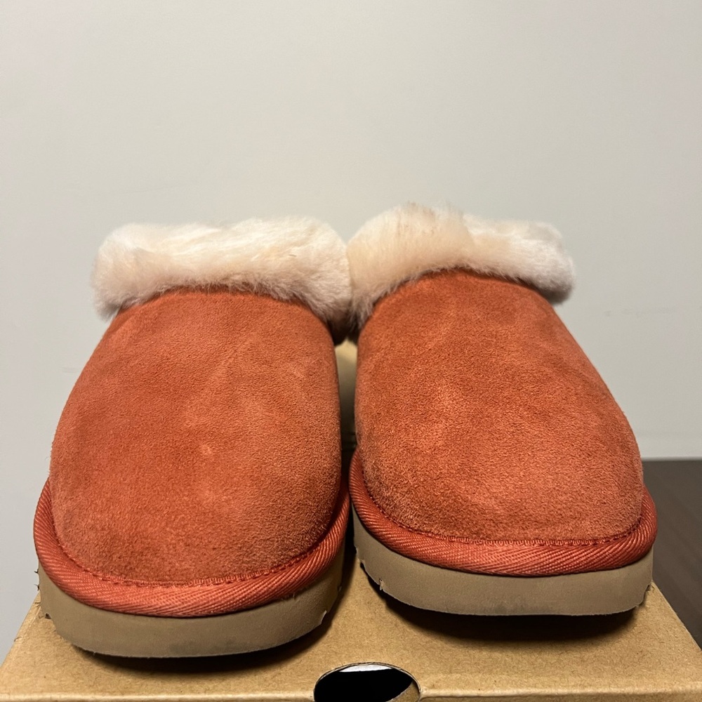 UGG Cluggette Slippers 1093578 Color
Bruschetta size 8, EU 39